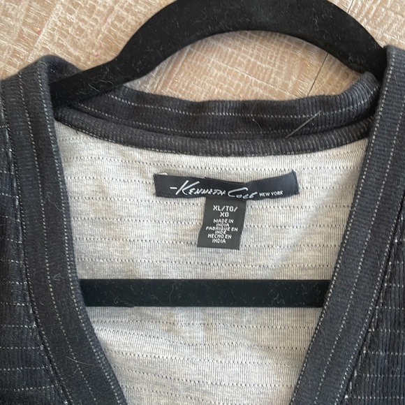 Black with stripe - Picture 2 of 4